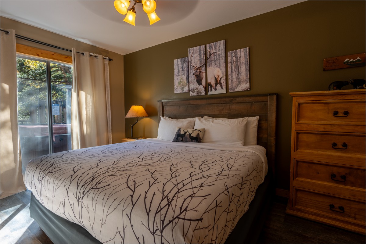Bedroom on Fall River in Estes Park